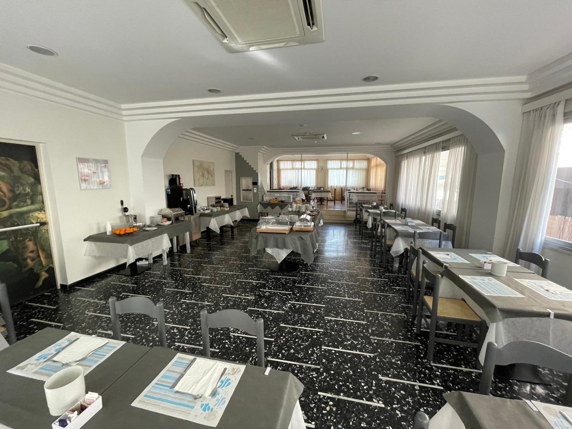 Hotel D'Annunzio Cattolica Esterno foto