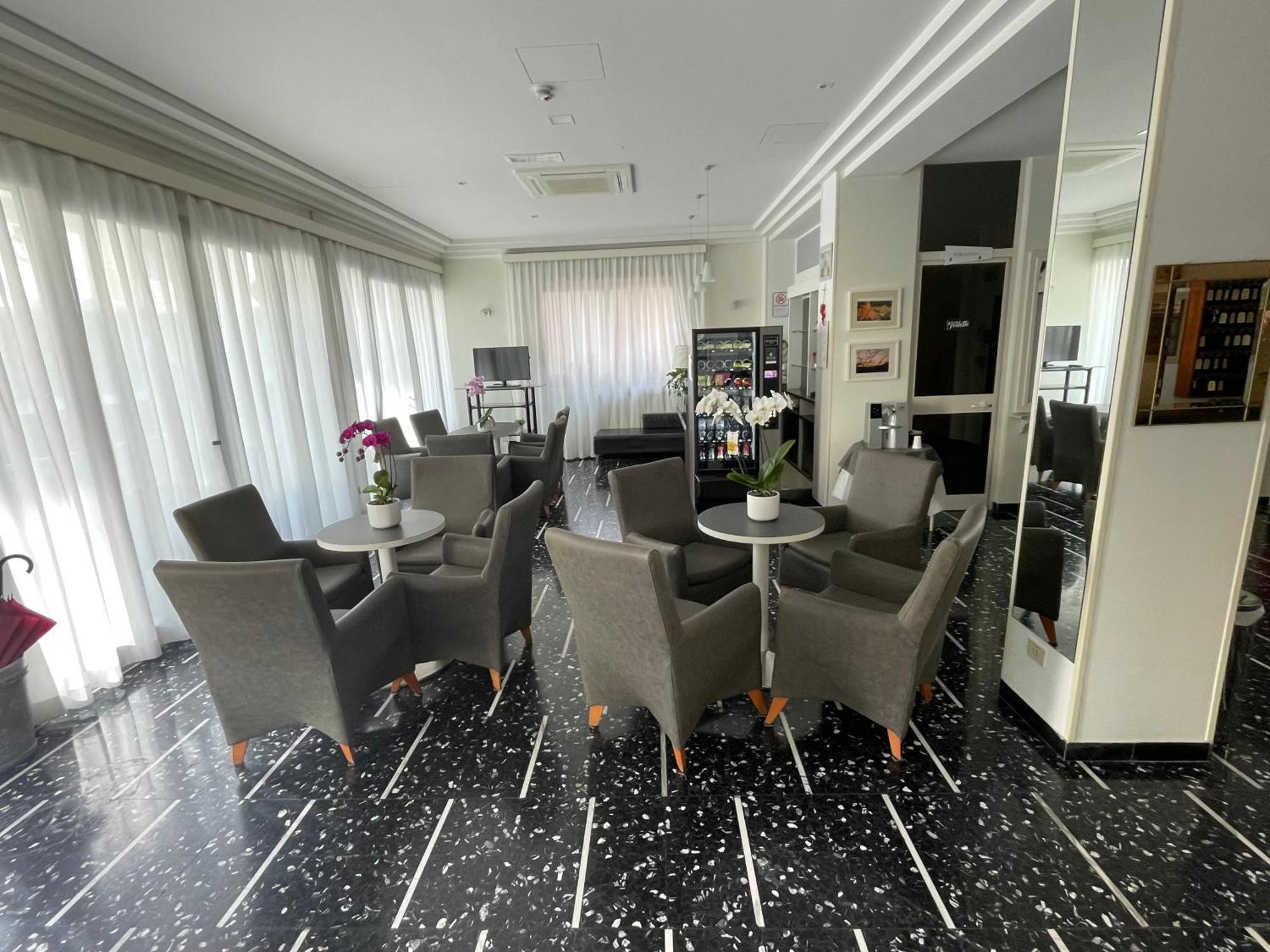 Hotel D'Annunzio Cattolica Esterno foto