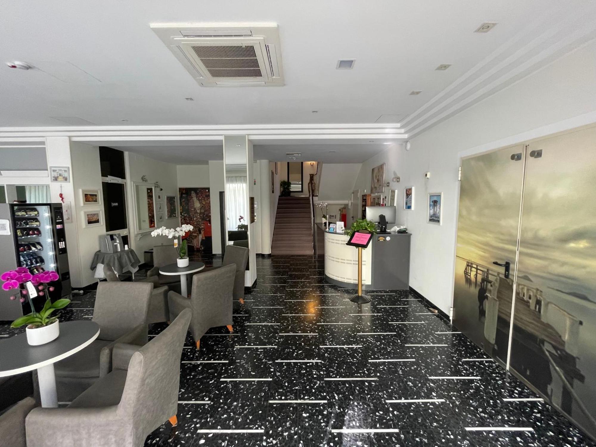 Hotel D'Annunzio Cattolica Esterno foto