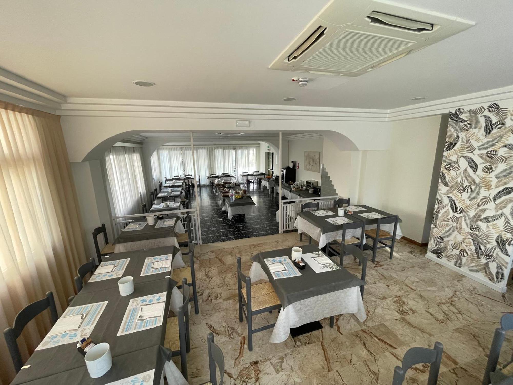 Hotel D'Annunzio Cattolica Esterno foto